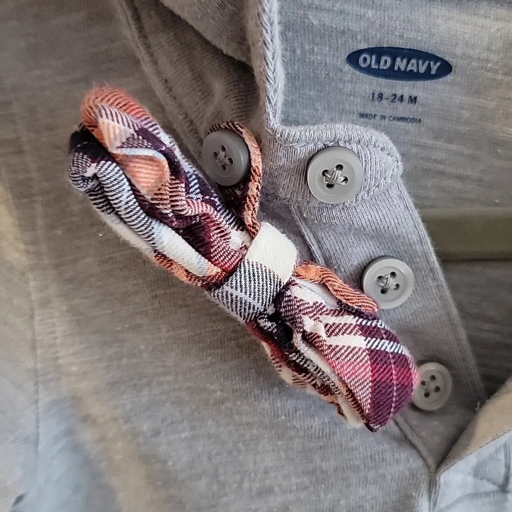Old Navy Grey button down with bow tie 18-24 months plaid bowtie